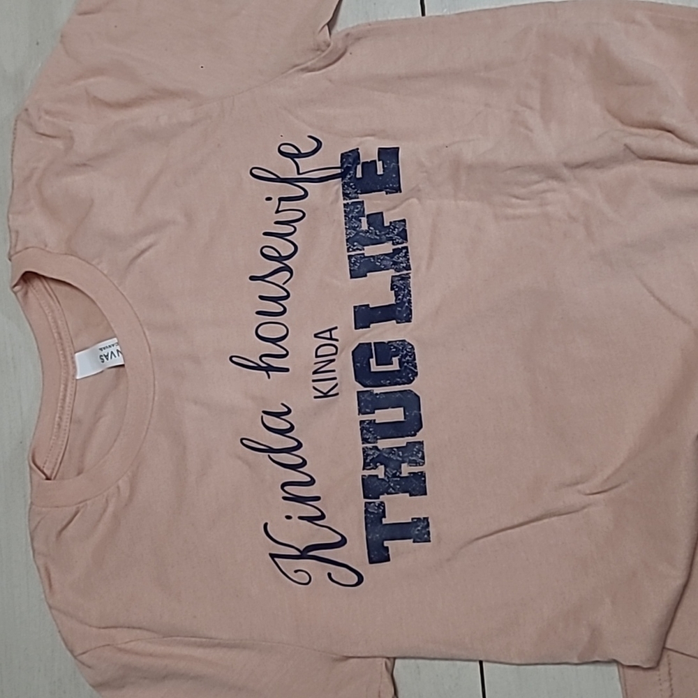 Kinda Housewife Tee